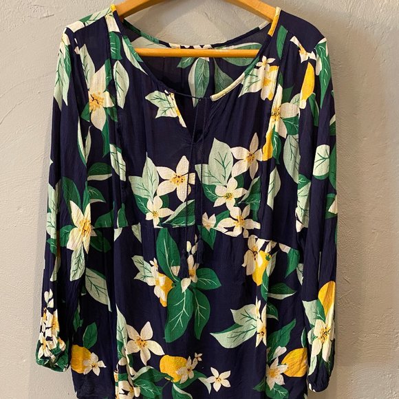 Old Navy Tops - Old Navy Lemon print peasant top